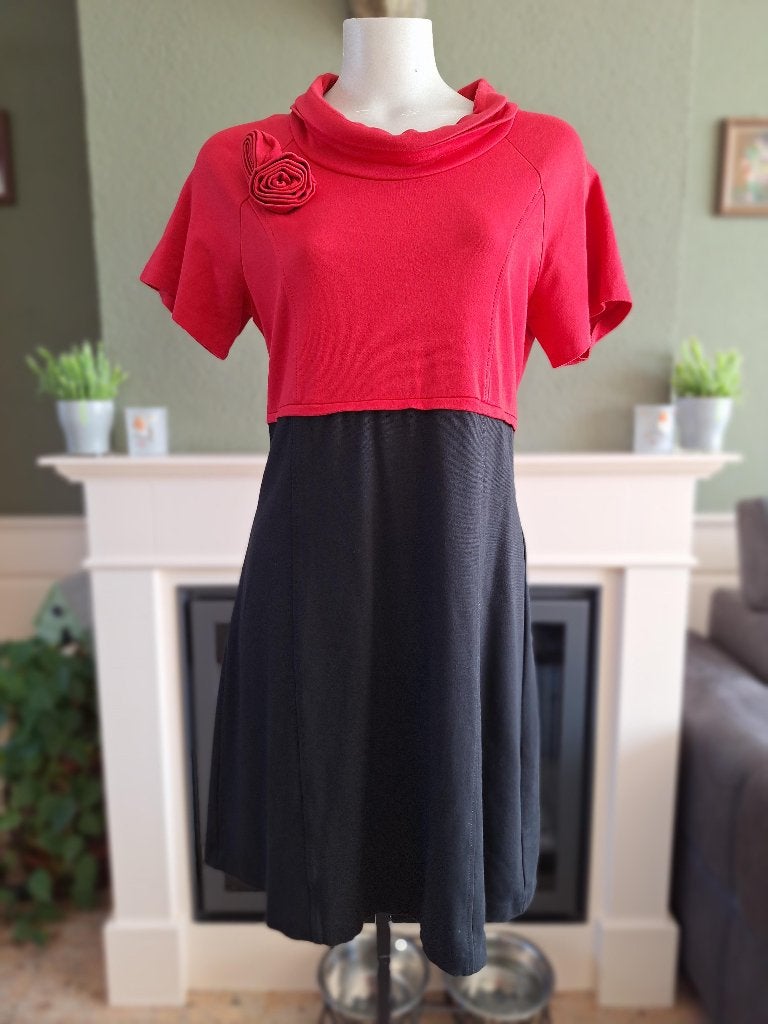 Atmos Fashion mooie rood zwarte jurk 42, Kleding | Dames, Verzenden, Maat 42/44 (L), Zo goed als nieuw, Knielengte