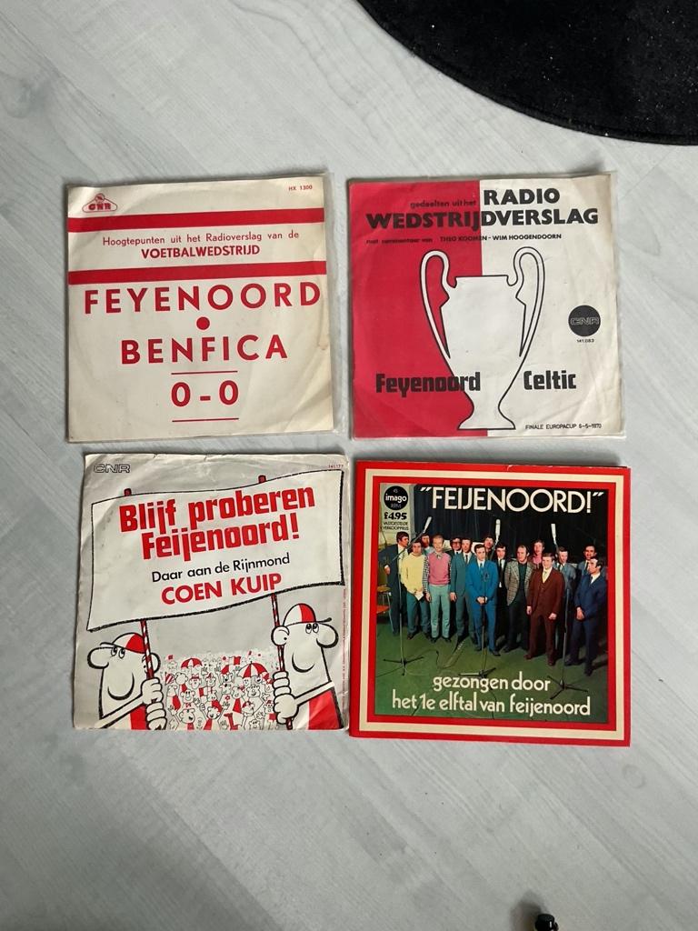 Feyenoord singles, Cd's en Dvd's, Vinyl Singles, Ophalen of Verzenden, Zo goed als nieuw, Beschermende buitenhoes, Overige genres