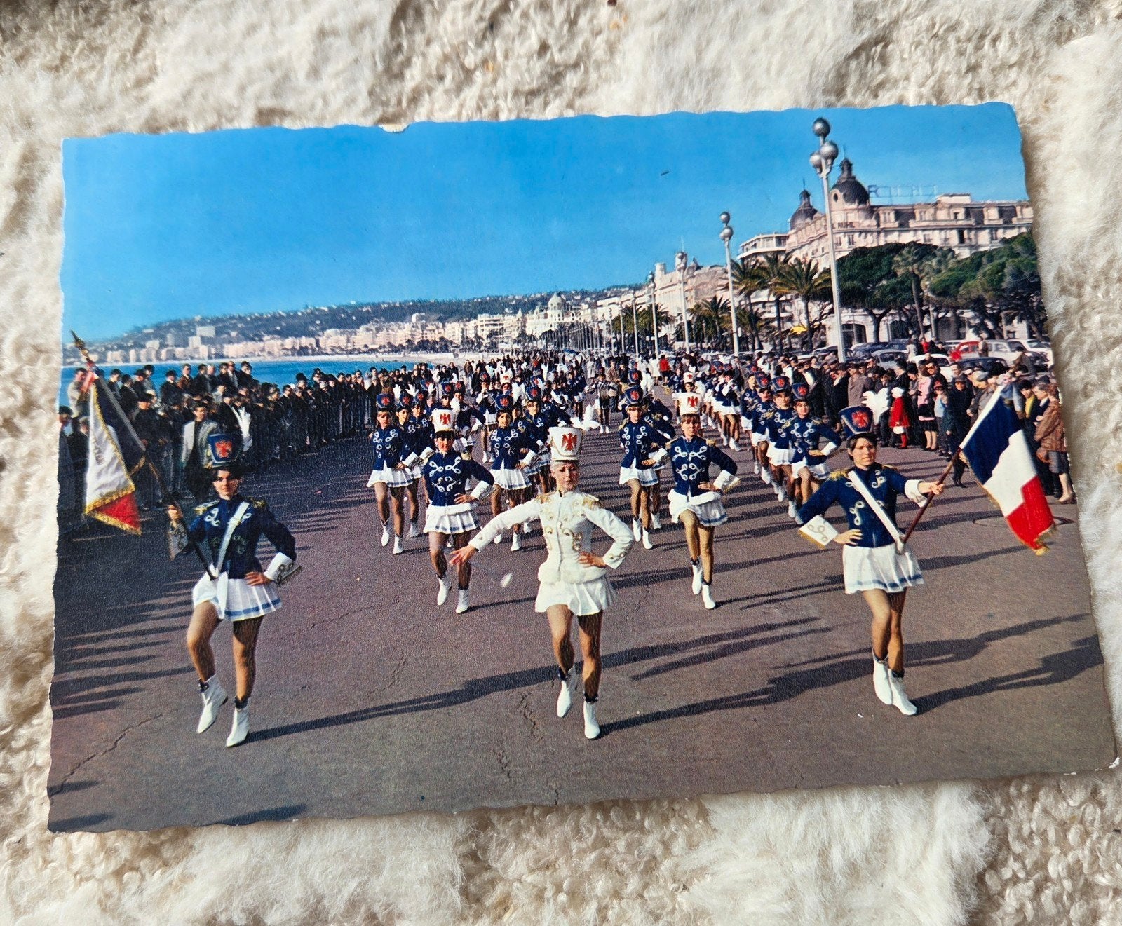 Majorettes van Nice, Frankrijk, Verzamelen, Ansichtkaarten | Themakaarten, Ongelopen, 1960 tot 1980, Overige thema's, Verzenden