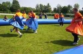 Rokkenvoetbal te huur  (springkussen stormbaan zeskamp), Ophalen, Zo goed als nieuw, Oranje of Koningsdag