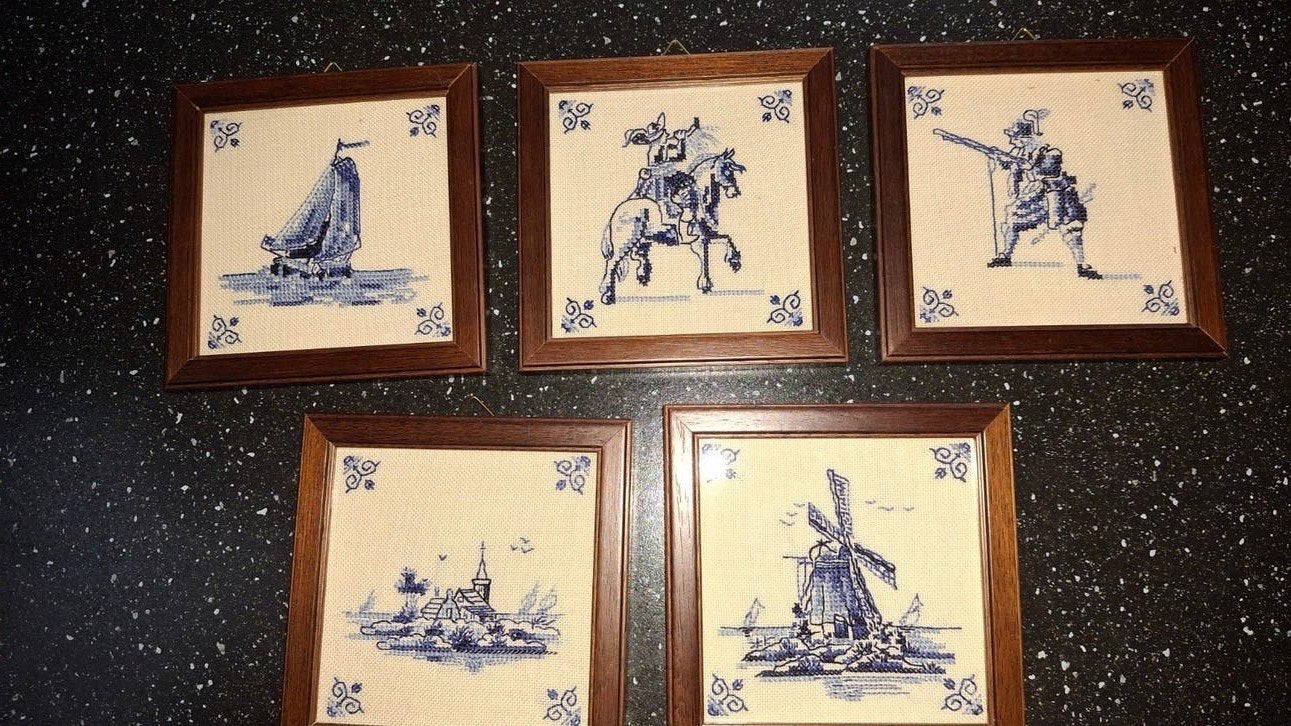 Vintage geborduurde Makkummer/Delfts Blauw tegeltjes, Ophalen of Verzenden