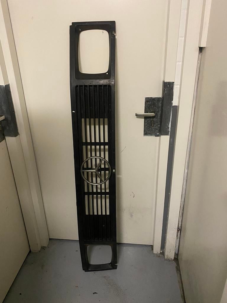Mercedes benz 207D Gril en deurhendels, Auto-onderdelen, Ophalen of Verzenden, Gebruikt, Bumper