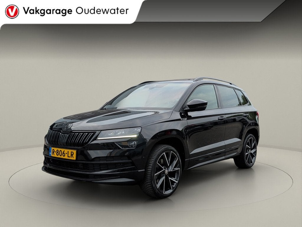 Skoda Karoq 1.5 TSI ACT Sportline Business + Pano + trekhaak, Stof, Euro 6, 4 cilinders, Zwart