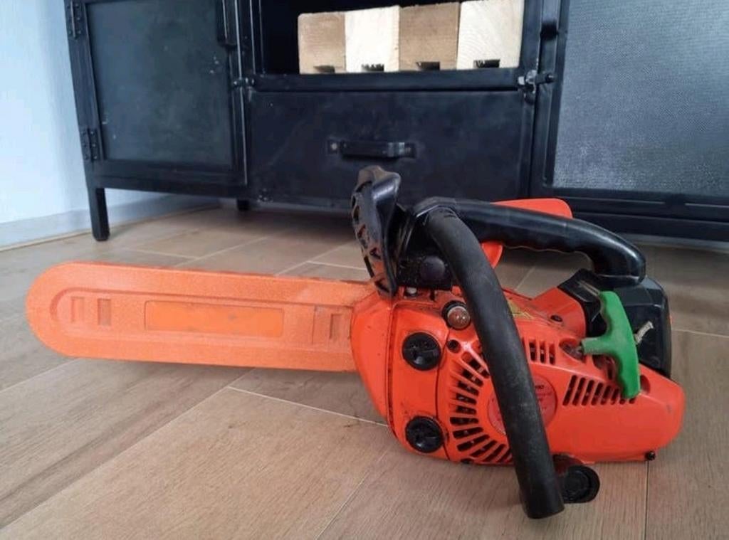 Keurige kettingzaag inclusief 3 kettingen, Gebruikt, 70 mm of meer, Kettingzaag, 600 tot 1200 watt