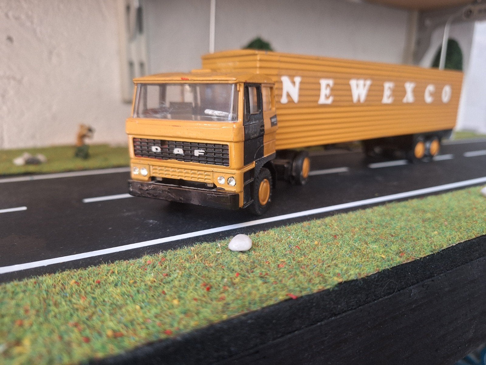 DAF 2800.     NEWEXCO, Hobby en Vrije tijd, Modelauto's | 1:50, Verzenden, Zo goed als nieuw, Bus of Vrachtwagen, Lion Toys