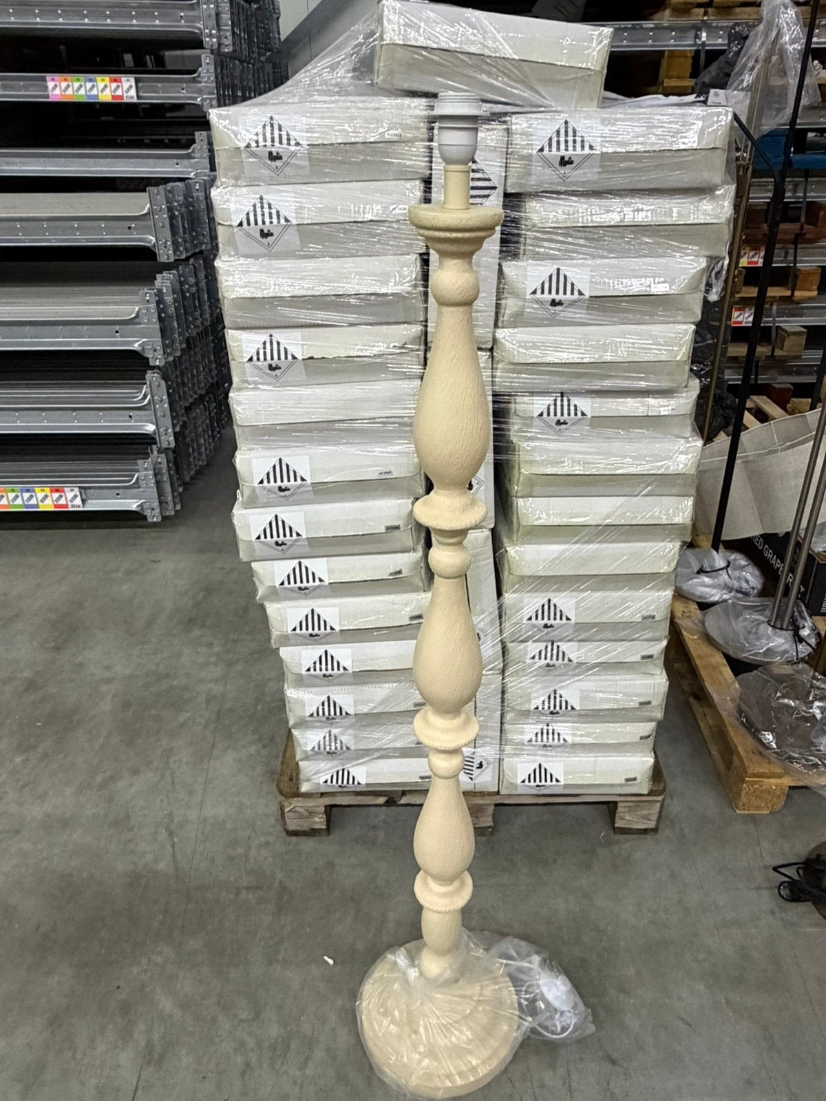 Beige vloerlamp met e27 fitting sample model, Ophalen of Verzenden, 150 tot 200 cm, Hout, Landelijk