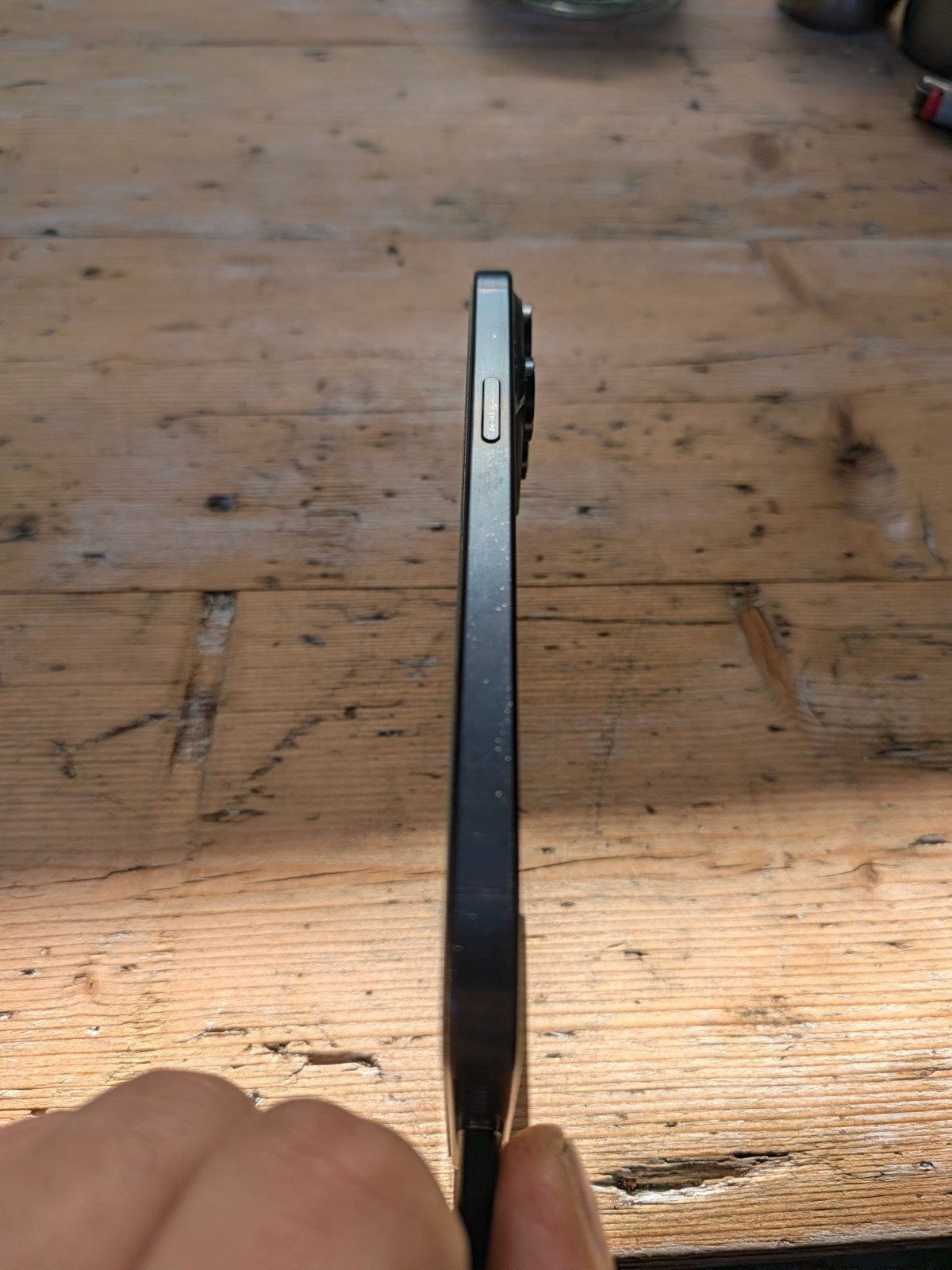 Foto 6 van iPhone 15 Pro Max - Achterkant beschadigd