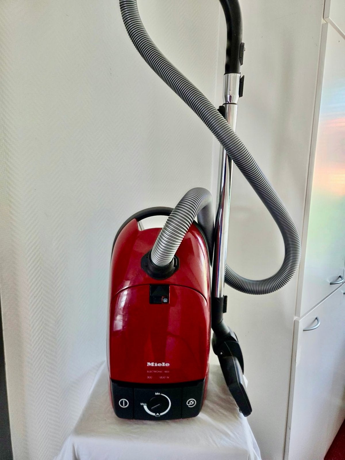 Miele Electronic 1800 stofzuiger, Witgoed en Apparatuur, Gebruikt, 1600 tot 2000 watt, Miele, Sledestofzuiger
