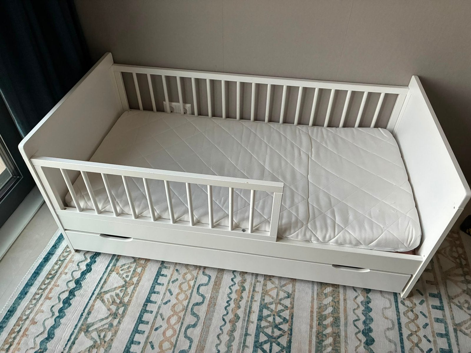 Petit Amelie peuterbed met lade, Kinderen en Baby's, Kinderkamer | Bedden, Ophalen, 70 tot 85 cm, 140 tot 160 cm, Zo goed als nieuw