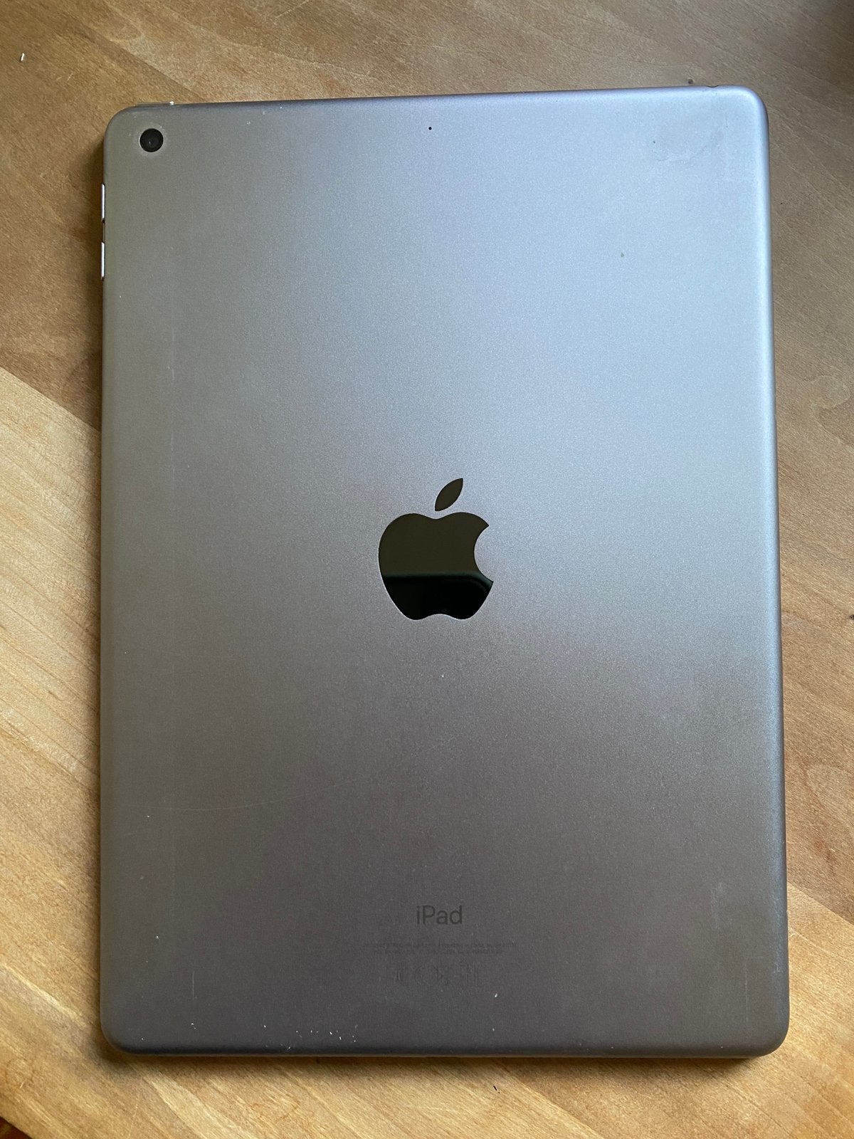 Apple iPad (6e generatie) met Logi keyboard and cover, 32 GB, Apple iPad, Zo goed als nieuw, Grijs