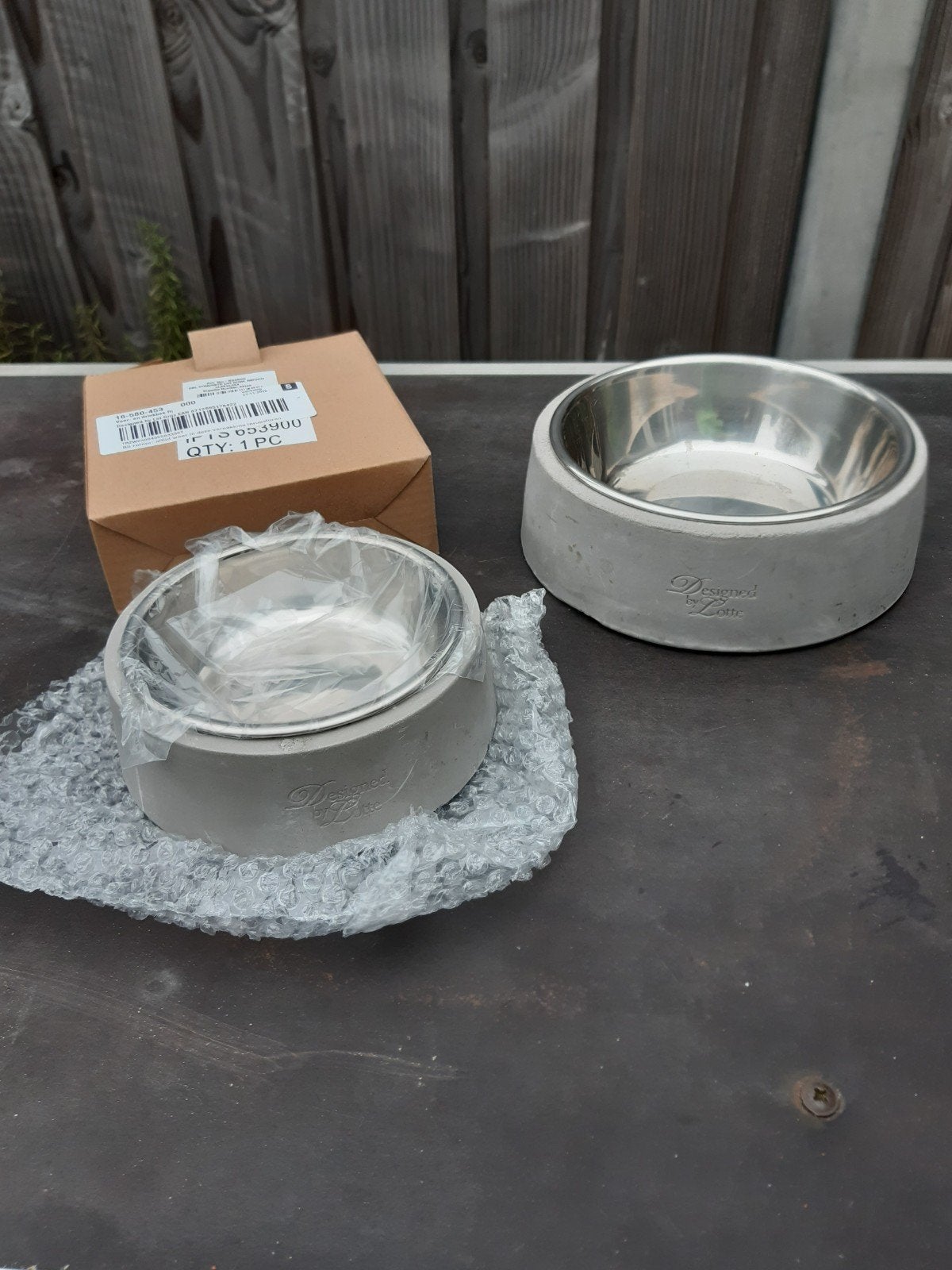 2 NIEUWE betonnen voerbakken hond/kat Designed by Lotte, Ophalen of Verzenden, Nieuw