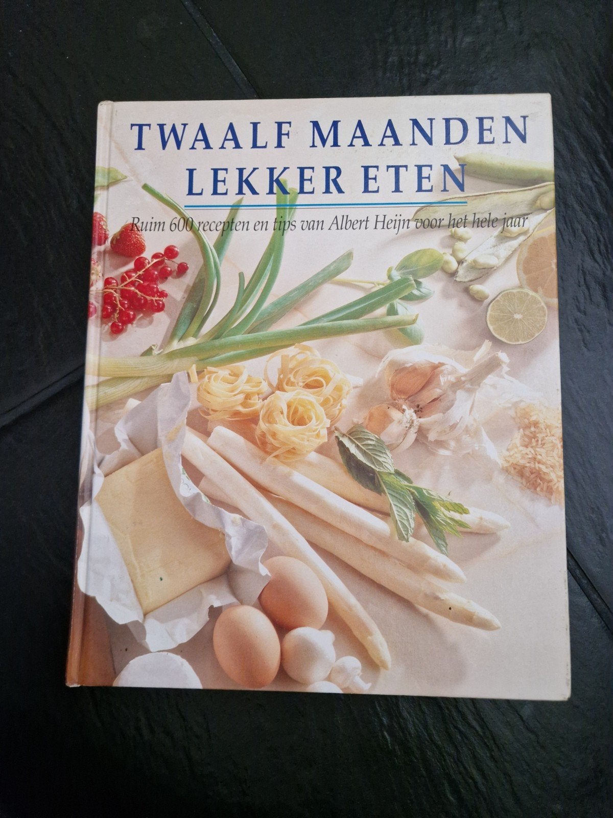 Twaalf Maanden Lekker Eten - Albert Heijn kookboek, Albert Heijn, Ophalen of Verzenden, Zo goed als nieuw, Hoofdgerechten