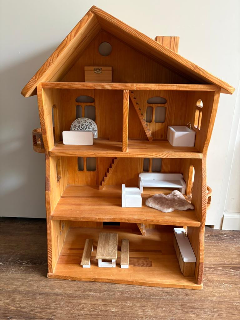Houten poppenhuis, Ophalen, Zo goed als nieuw, Poppenhuis