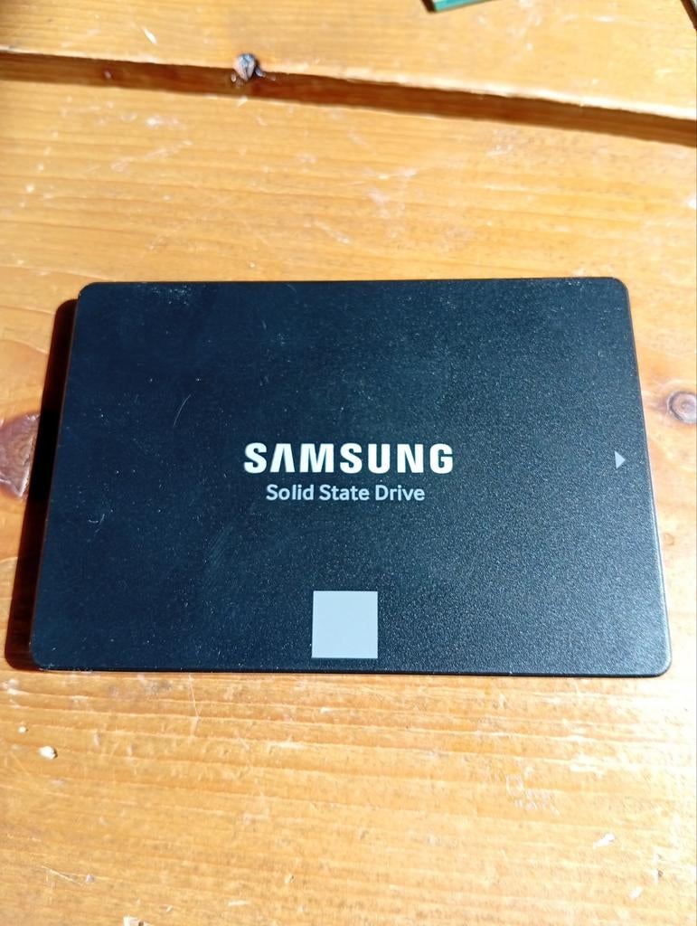 Samsung 250GB SSD - Snelle opslag voor je PC/laptop, Computers en Software, Harde schijven, Intern, Gebruikt, Verzenden, Server