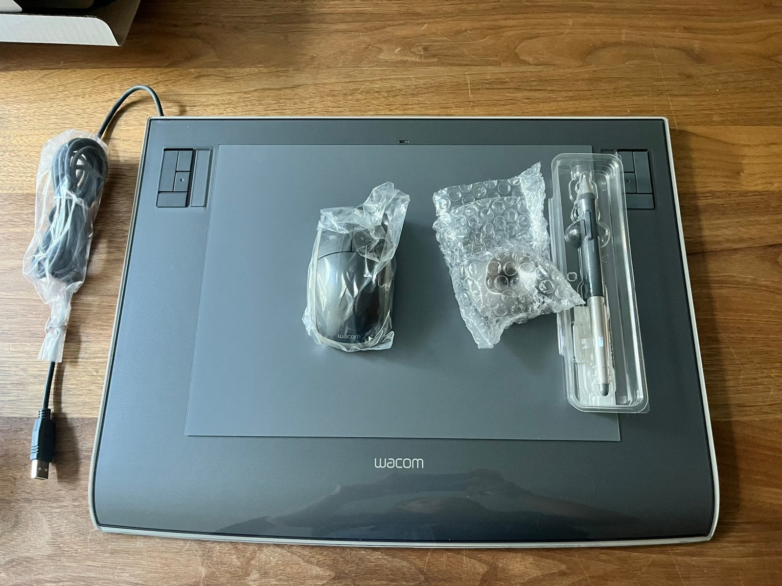 Wacom Intuos 3 tekentablet A4, Computers en Software, Tekentablets, Ophalen, Nieuw, Bedraad