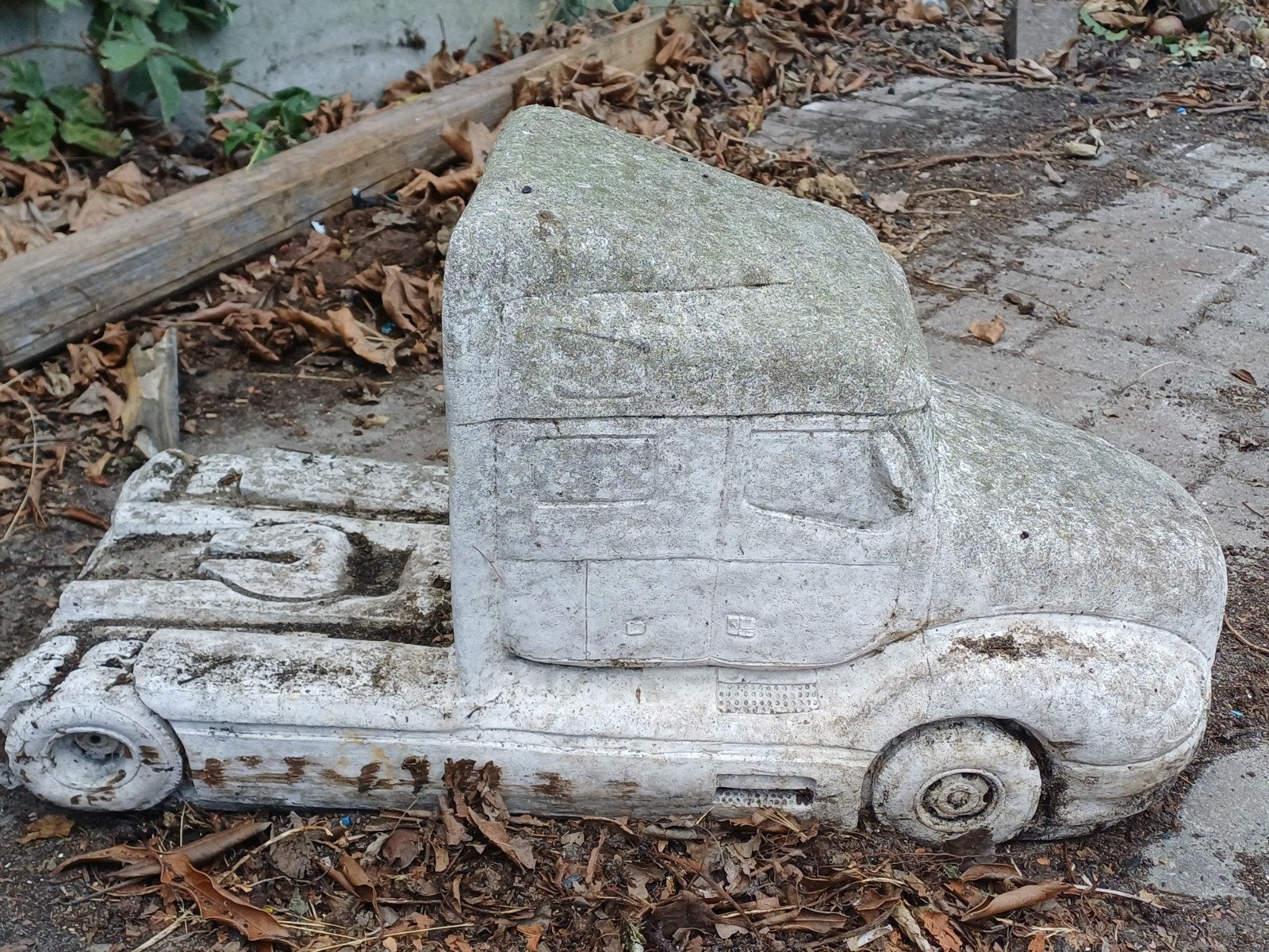 betonnen tuinbeeld vrachtauto, Ophalen