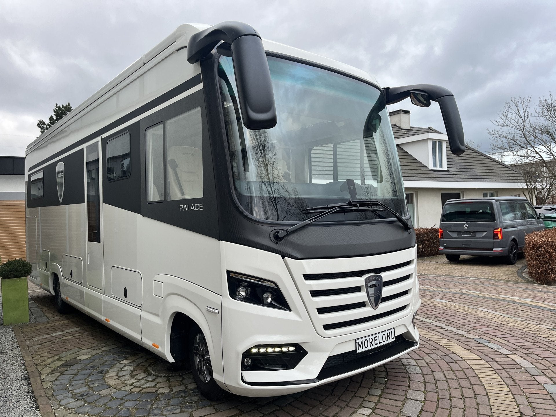 Morelo Palace 90M Retarder 210pk Aut 50.000,- korting Queens, Galliersweg 39
5349AT  OSS, NL, Diesel, Tot en met 3, Mark@niesmannbischoff.nl