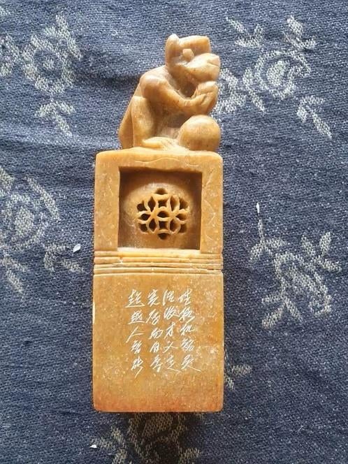Chinese stempel met aap steen / speksteen., Ophalen