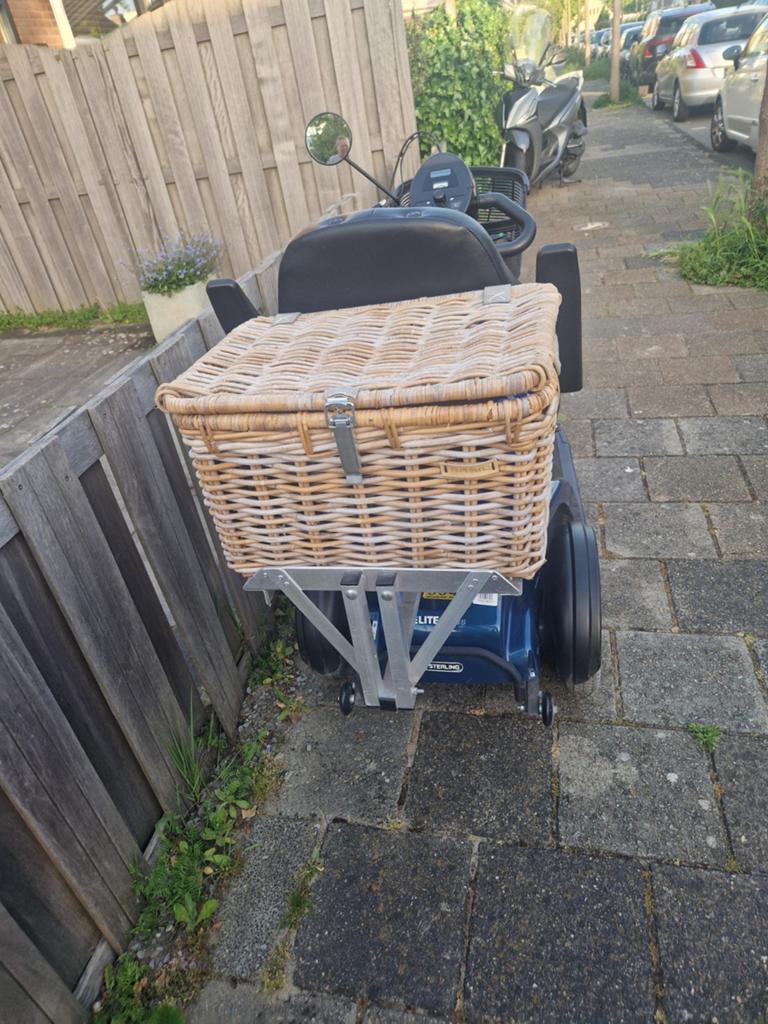 Mooie mand voor scootmobiel inclusief bevestigings beugel, Fietsen en Brommers, Overige Fietsen en Brommers, Ophalen