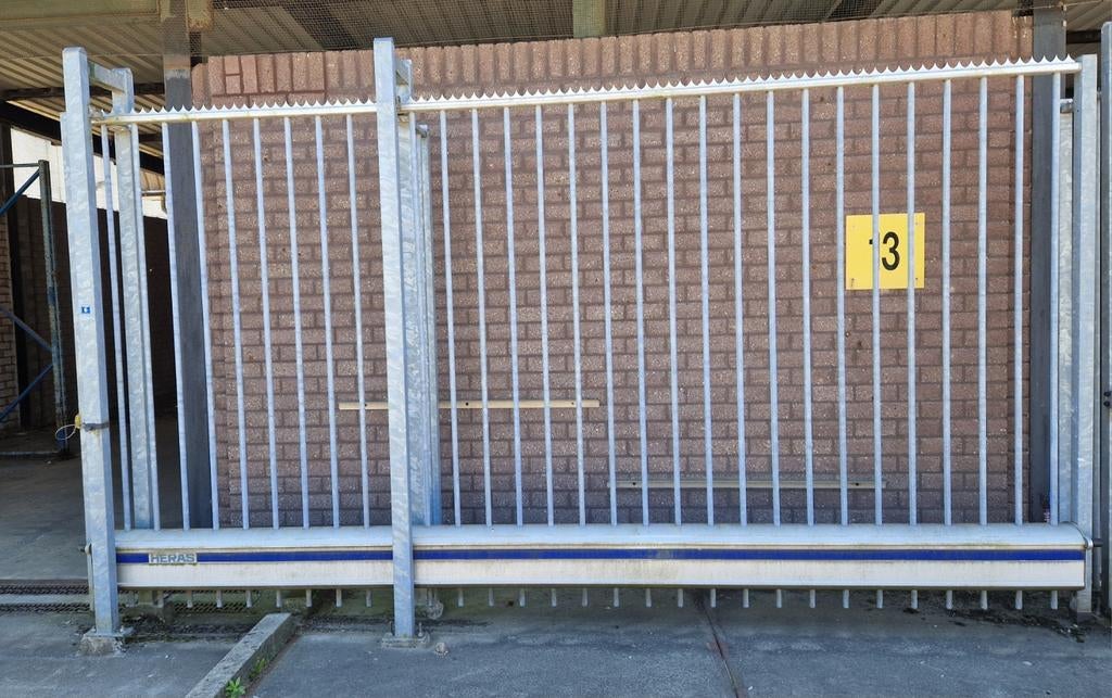 Heras Schuifpoort hoogte 250cm Lengte 470cm, Ophalen, Met poort, Gebruikt, Spijlenhekwerk