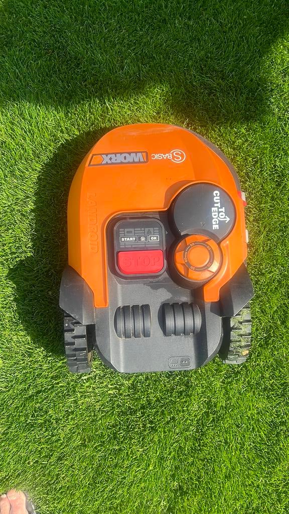 Worx Landroid robotmaaier - incl. Garage en draad, Ophalen of Verzenden, Gebruikt, 20 tot 25 cm, Met regensensor