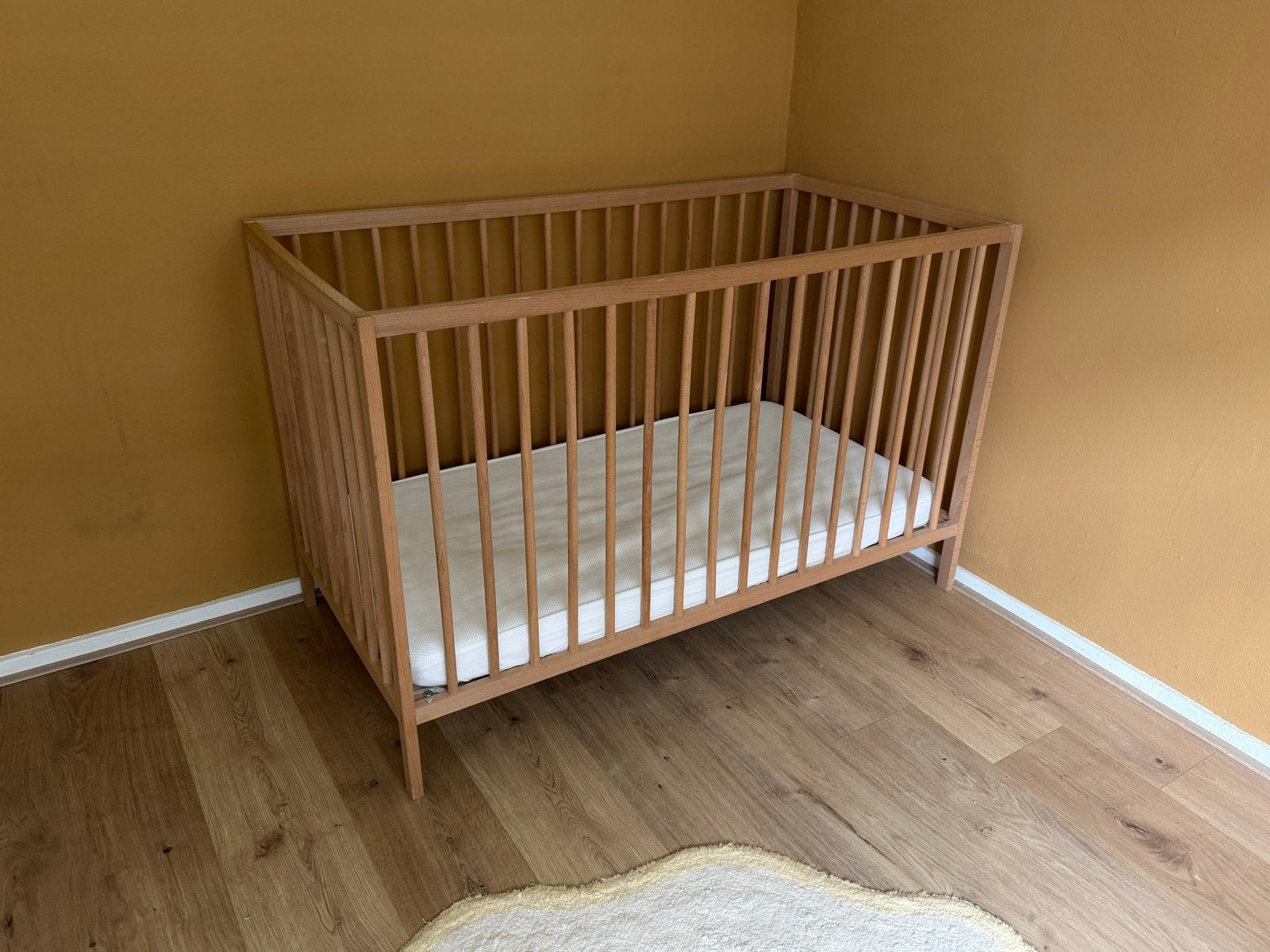 IKEA Sniglar ledikant met matras en molton, Ophalen, Bruin, 190 cm of minder, Zo goed als nieuw