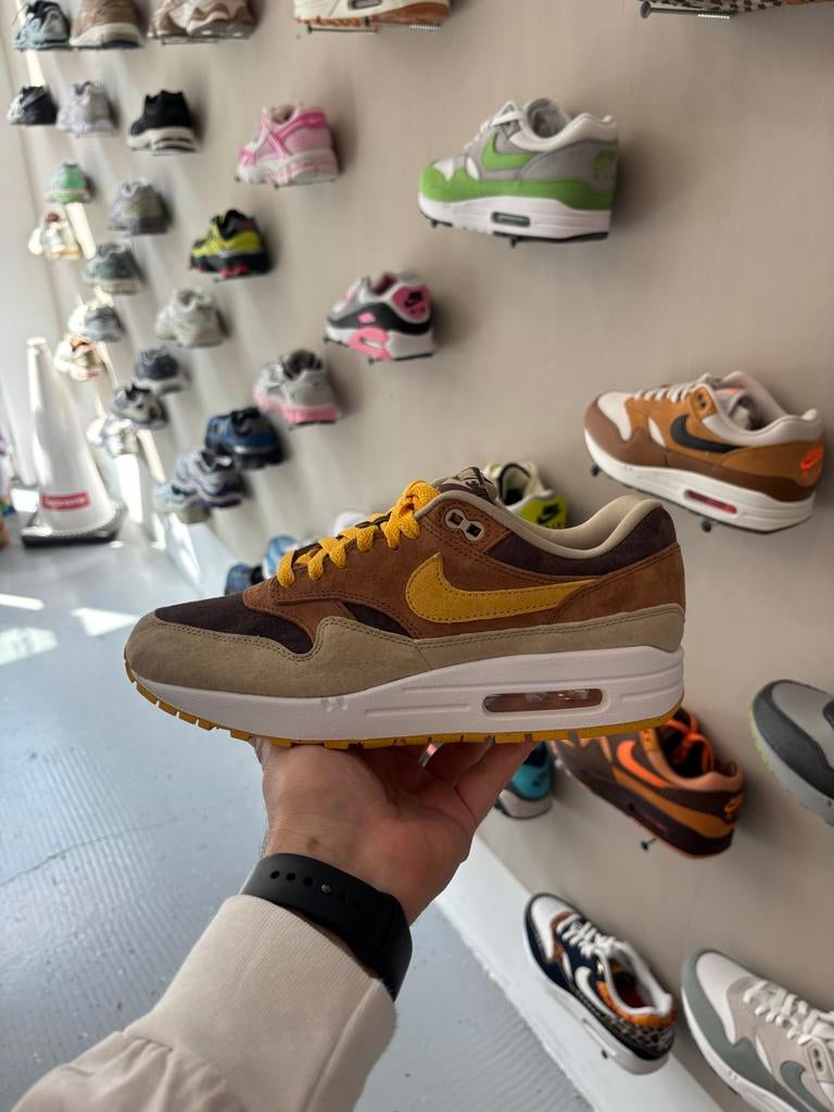 Nike Air Max 1 Pecan Duck - Maat 40,5 - Nieuw, Kleding | Dames, Schoenen, D, Nieuw, Ophalen of Verzenden, Sneakers of Gympen