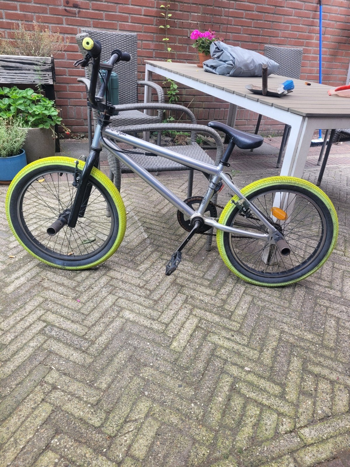 BMX fiets met opvallende gele banden, Ophalen, Gebruikt, Staal, 20 tot 24 inch
