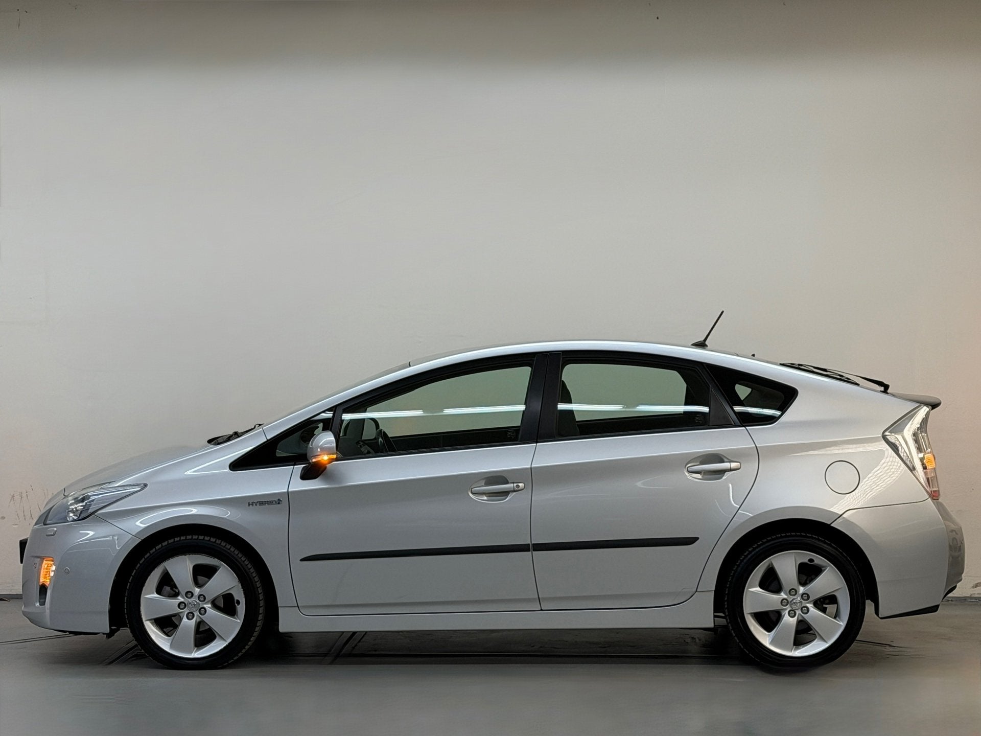 Toyota Prius 1.8 Dynamic Camera Cruise Navigatie Keyless, Gebruikt, 4 cilinders, Origineel Nederlands, Bedrijf