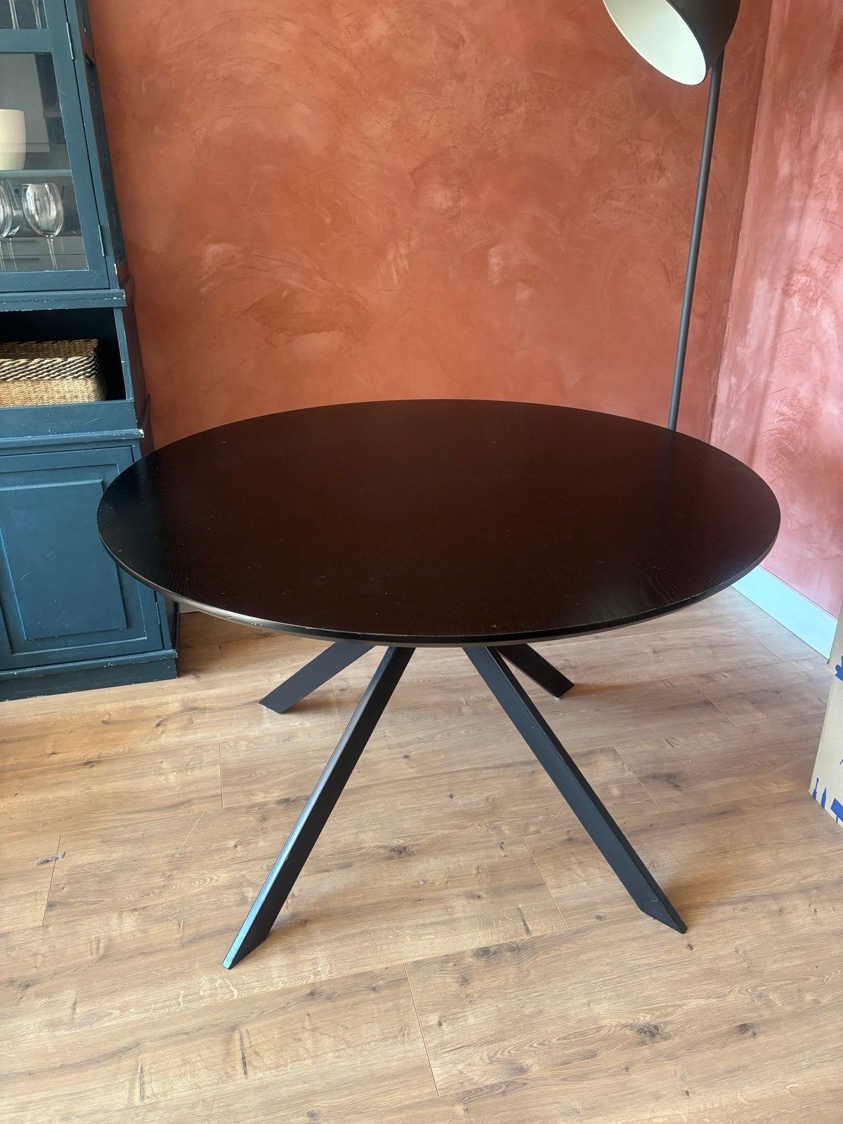 Ronde zwarte eettafel met metalen onderstel, Ophalen, Gebruikt, 100 tot 150 cm, Rond