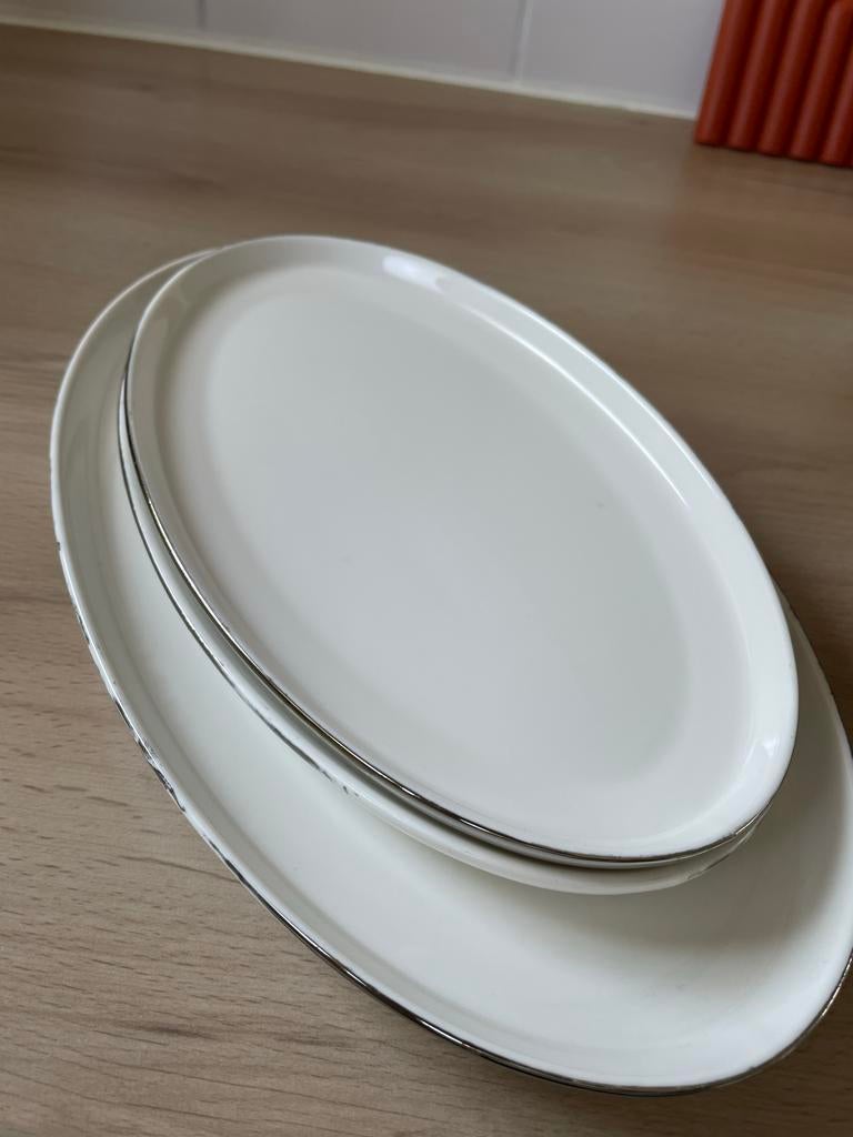 Witte ovale en ronde schalen met zilveren rand, Antiek en Kunst, Ophalen of Verzenden