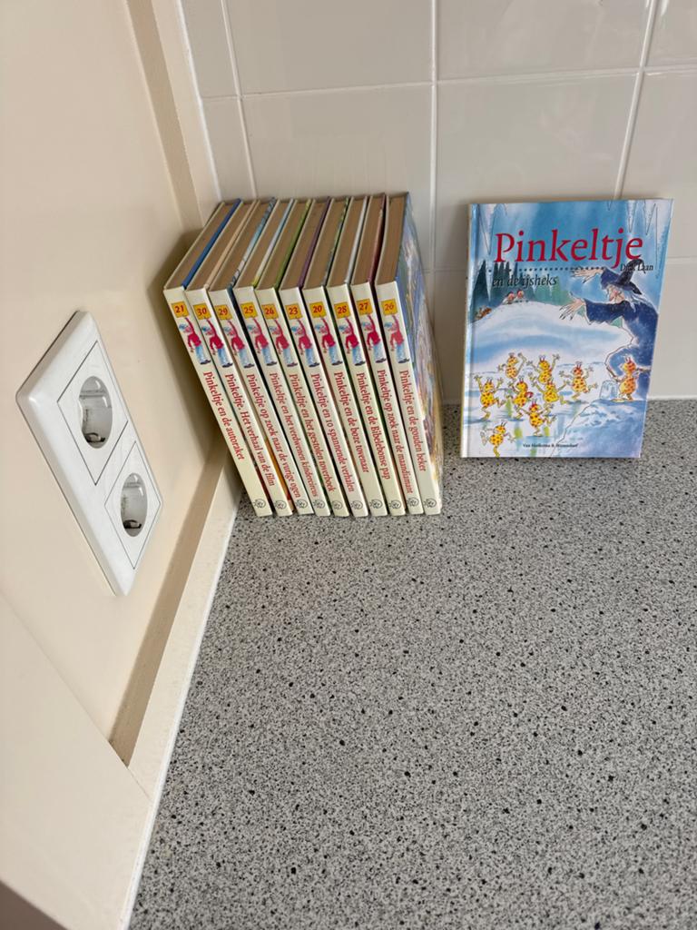 Pinkeltje Boekenreeks + Pinkeltje en de Ijsheks, Ophalen, Zo goed als nieuw, Verhaal of Sprookje