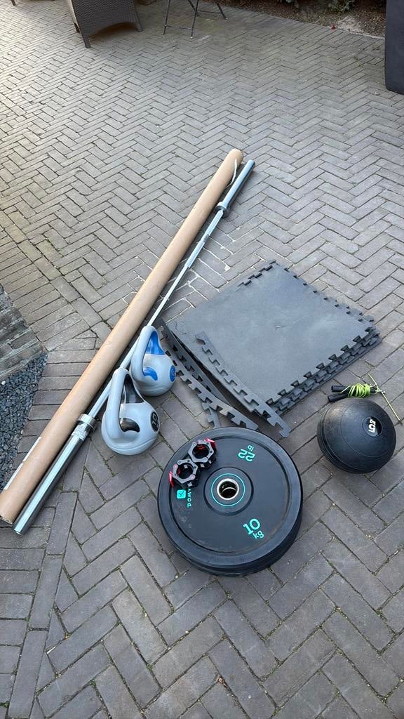 Fitness stang, schijven, kettlebels, medicijnbal, mat, Sport en Fitness, Fitnessmaterialen, Ophalen, Zo goed als nieuw