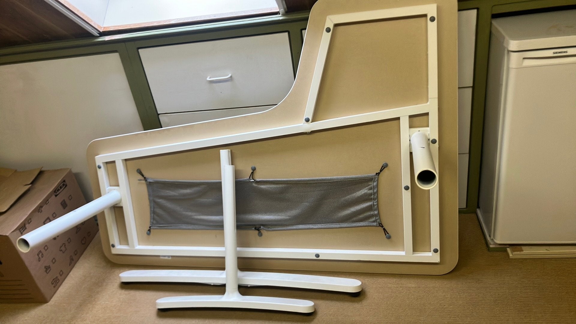 Gratis ikea bureau, Huis en Inrichting, Modern, Ophalen, Gebruikt, IKEA