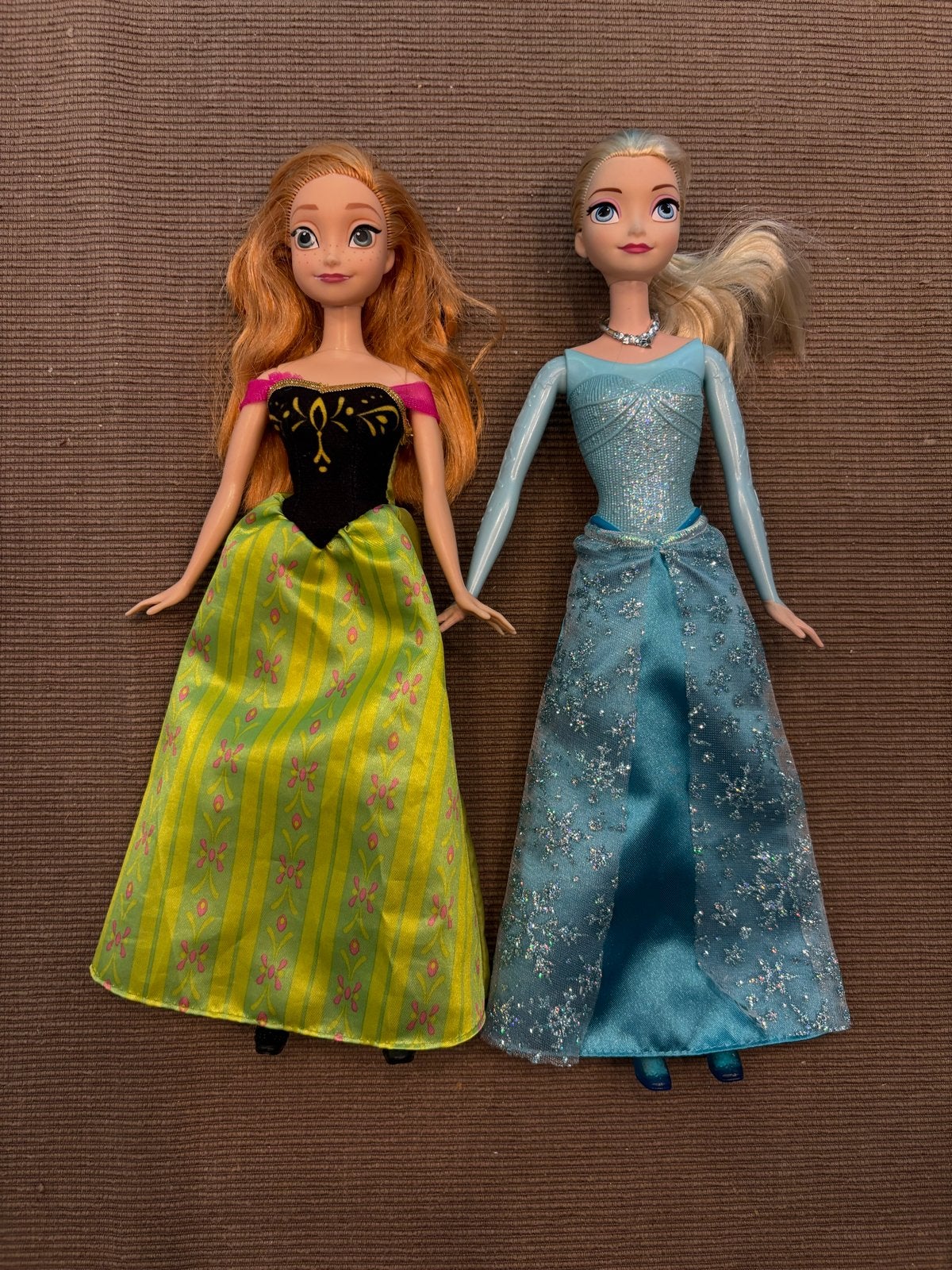 Disney Frozen Anna en Elsa barbie formaat poppen set!, Ophalen of Verzenden, Zo goed als nieuw, Barbie