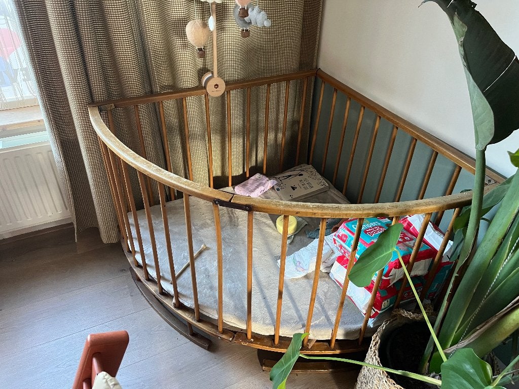 Vintage houten box, Kinderen en Baby's, Ophalen, Gebruikt, Driehoekig, In hoogte verstelbaar