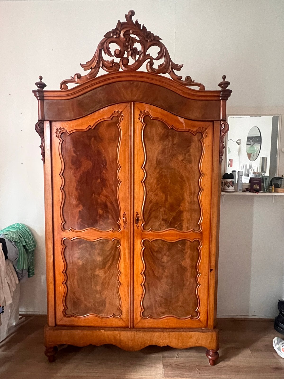 Prachtige antieke kuifkast / rococo kast – rijk houtsnijwerk, Ophalen
