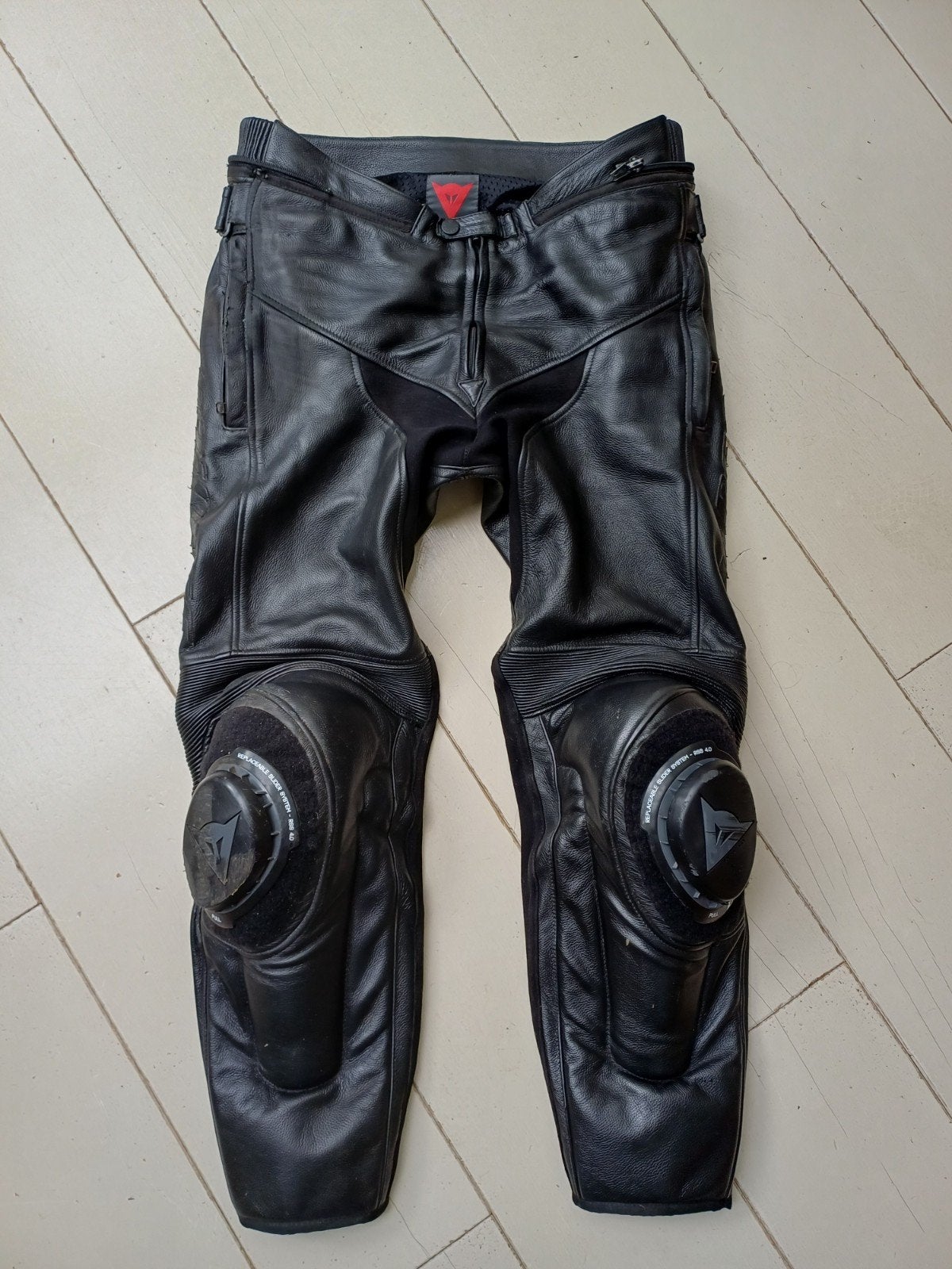 Dainese leren motorbroek mt 52, Motoren, Dainese, Broek | leer, Heren, Ophalen of Verzenden