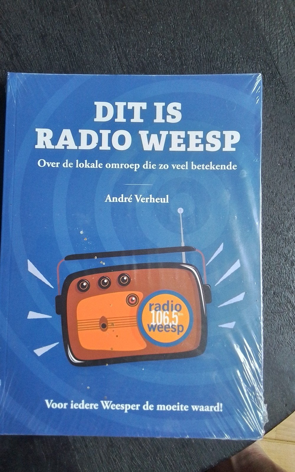 Dit is Radio Weesp - Boek over lokale omroep, Boeken, Literatuur, Ophalen of Verzenden, Nieuw, André Verheul, Nederland