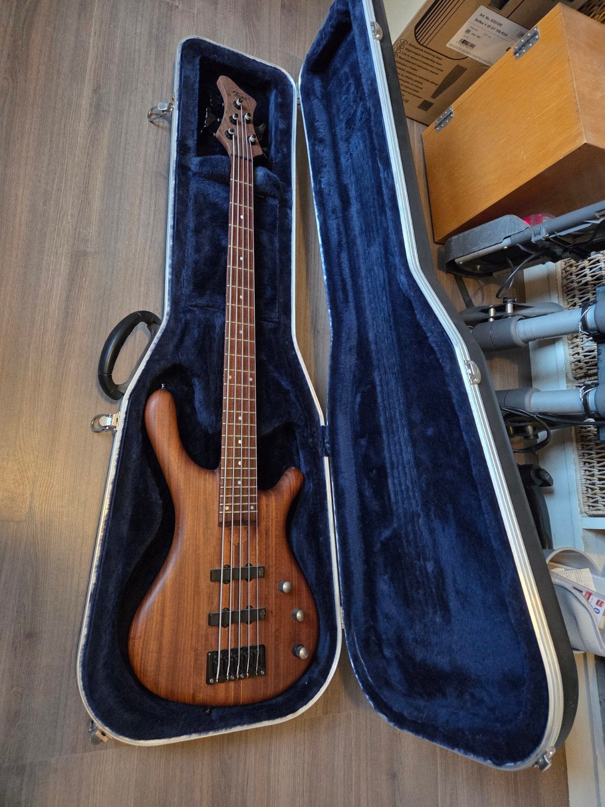 Fame Baphomet 5 snarige basgitaar, Muziek en Instrumenten, Ophalen, Zo goed als nieuw, Elektrisch, 5-snarig