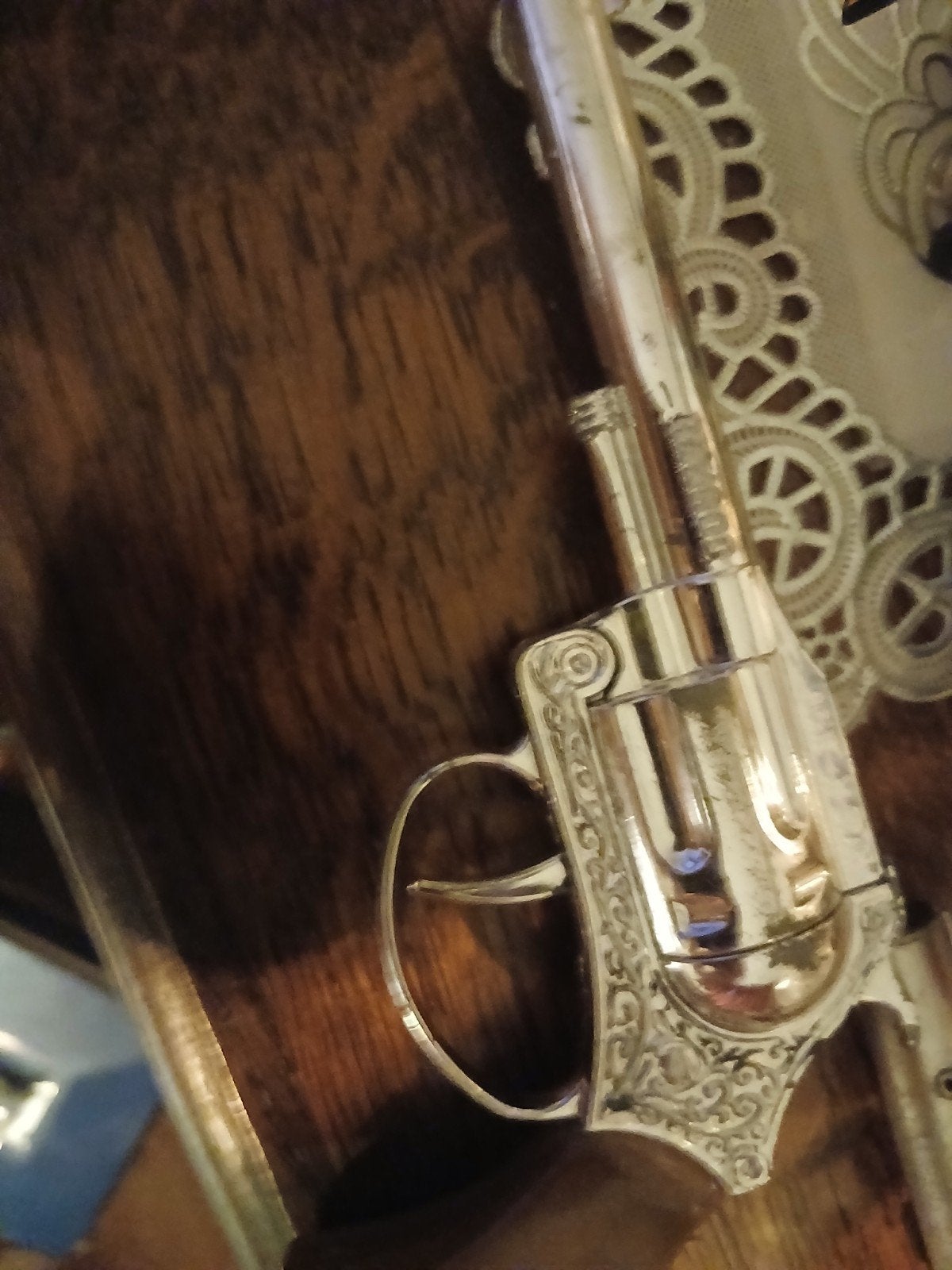 Decoratieve zilverkleurige revolver, Verzamelen, Ophalen of Verzenden, Gebruikt