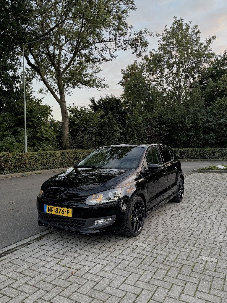 Volkswagen Polo 1.0 TSI 70KW 5D BMT Dsg-7 2017 Zwart, Voorwielaandrijving, Stof, 40 €/maand, 95 pk