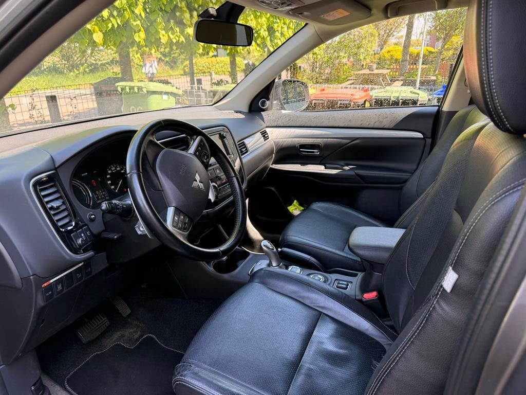 Mitsubishi Outlander 2.0 Dohc Mivec Phev 203pk 4WD CVT 5P, 1998 cc, Outlander, Zwart, 4 cilinders