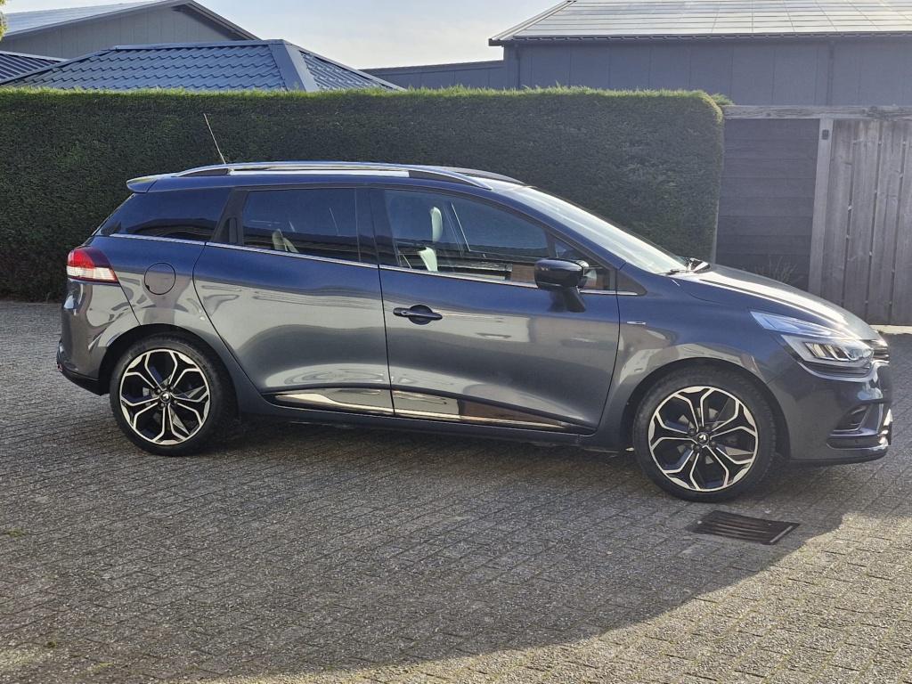 Renault Clio Estate 1.2 TCe Bose (bj 2018, automaat), Gebruikt, 4 cilinders, 635 kg, Leder en Stof