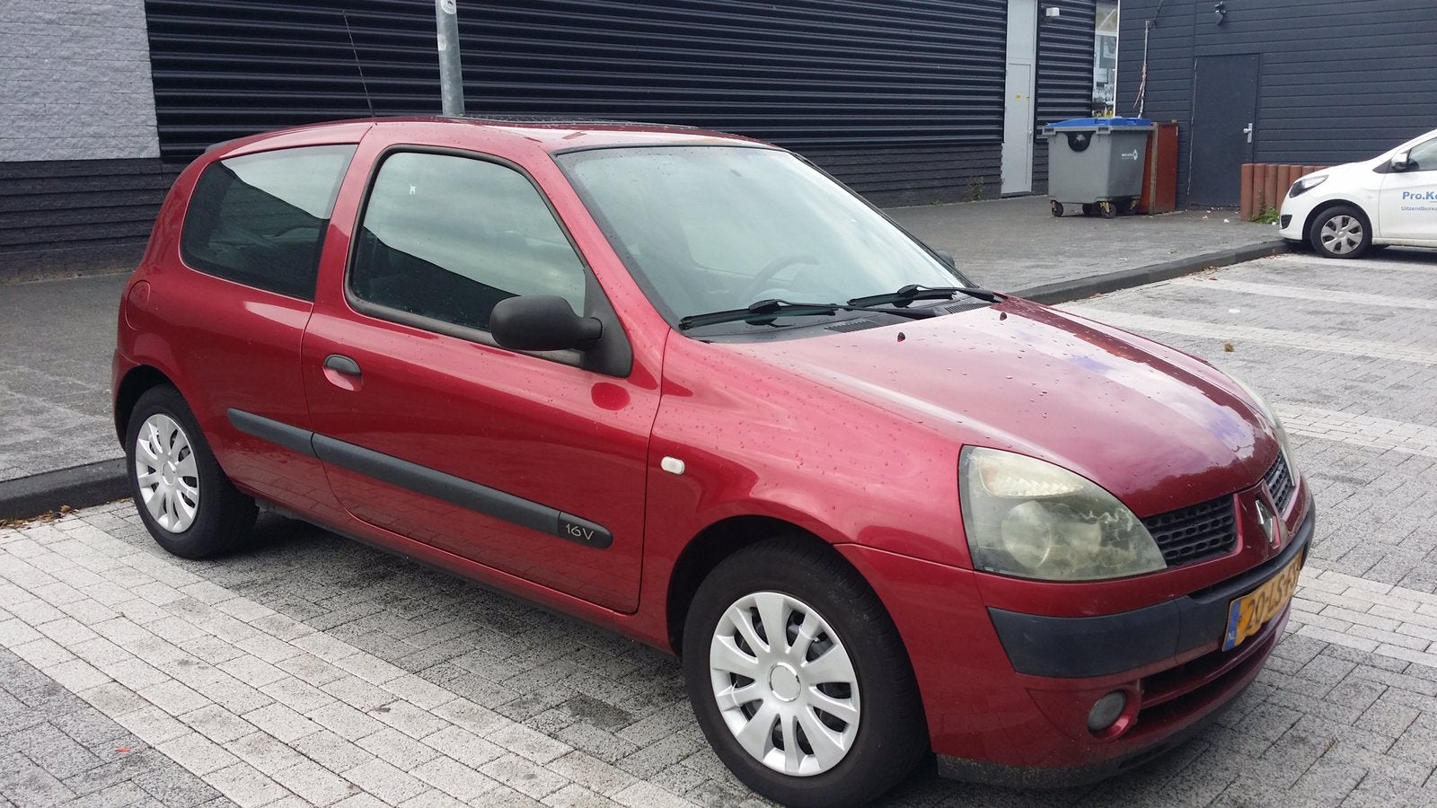 Te koop Renault Clio 1.2 16v Bj 2003, Voorwielaandrijving, Stof, Zwart, 4 cilinders