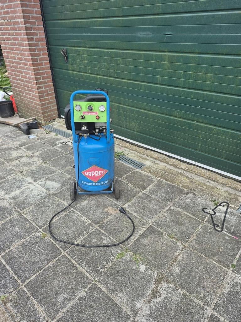 Airpress compressor, Doe-het-zelf en Verbouw, Compressors, Minder dan 25 liter, Ophalen of Verzenden, Minder dan 200 liter/min