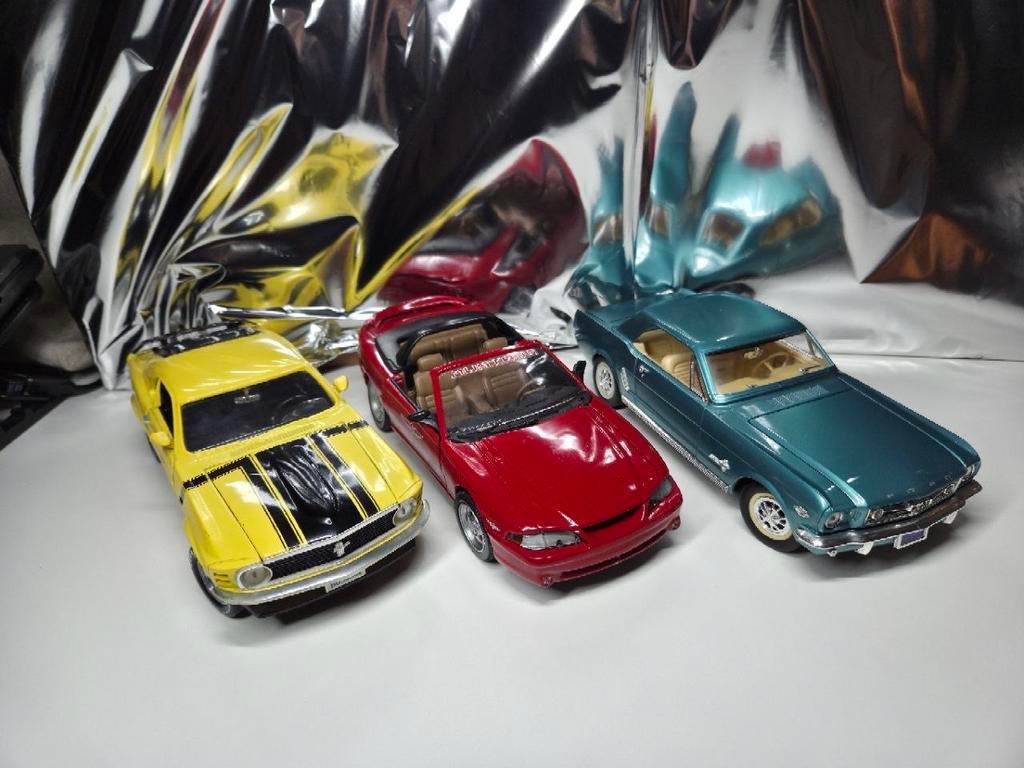 Ford Mustang. Boss 302 1970   drie stuks. 3, Hobby en Vrije tijd, Modelauto's | 1:18, Ophalen of Verzenden, Zo goed als nieuw