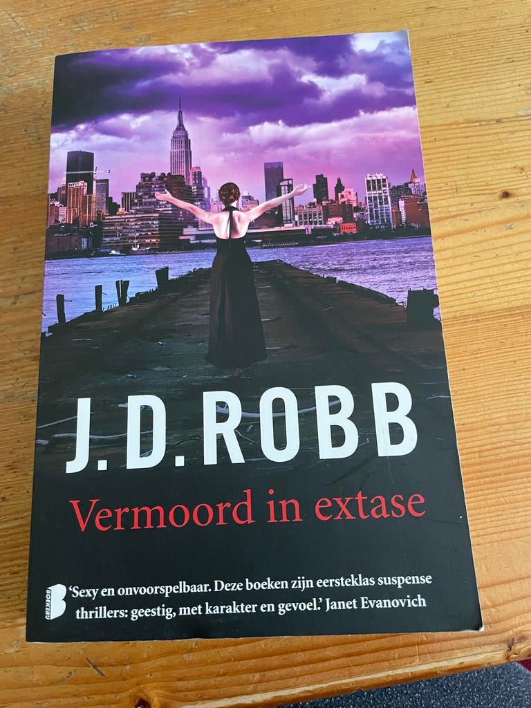 Vermoord in extase - J.D. Robb (Nora Roberts), Ophalen of Verzenden, Zo goed als nieuw, Nederland