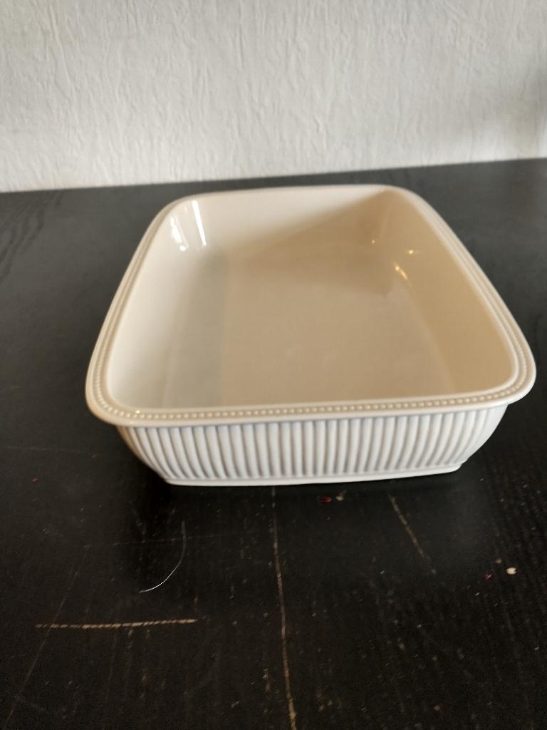 Wedgwood Windsor ovenschaal Vitro Porscelain, Ophalen of Verzenden, Zo goed als nieuw, Porselein, Schaal of Schalen