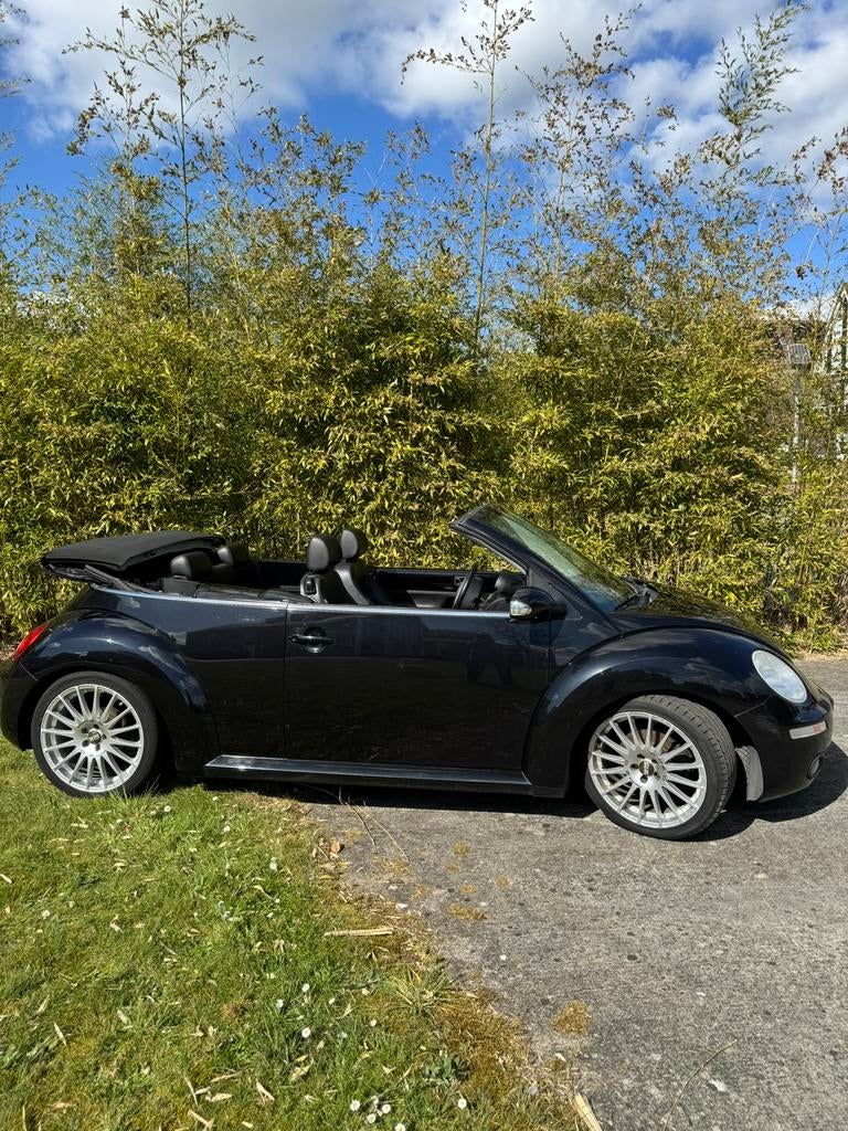 NEW BEETLE CABRIO 1.8 TURBO HIGHLINE A/C NIEUWE APK, Auto's, 1363 kg, Cabriolet, 4 stoelen, Zwart